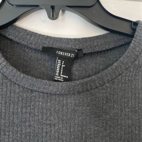 Forever 21 grey crop top stretchy belly shirt - Picture 2 of 3